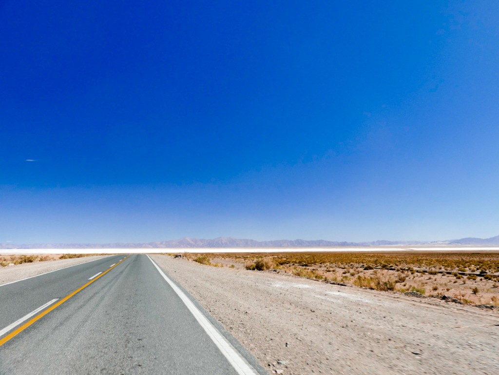 Estradas deserta no norte argentino