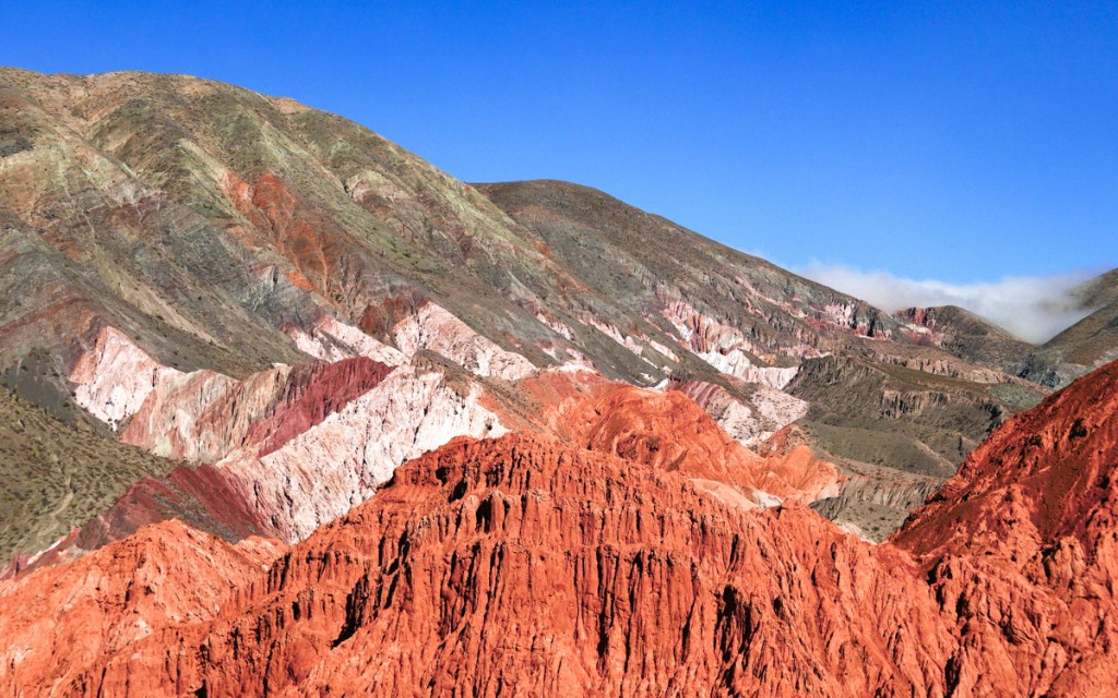 Montanhas no Paseo Los Colorados em Purmamarca