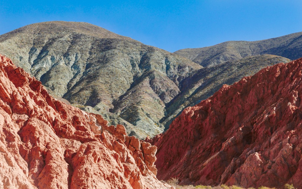 Montanhas coloridas em Purmamarca na Argentina