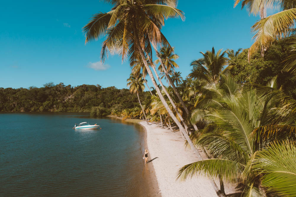 passeio de lancha na peninsula de marau