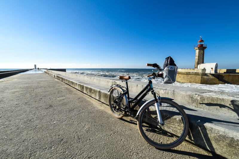 Passeio de bicicleta pela Ribeira, Porto, Portugal