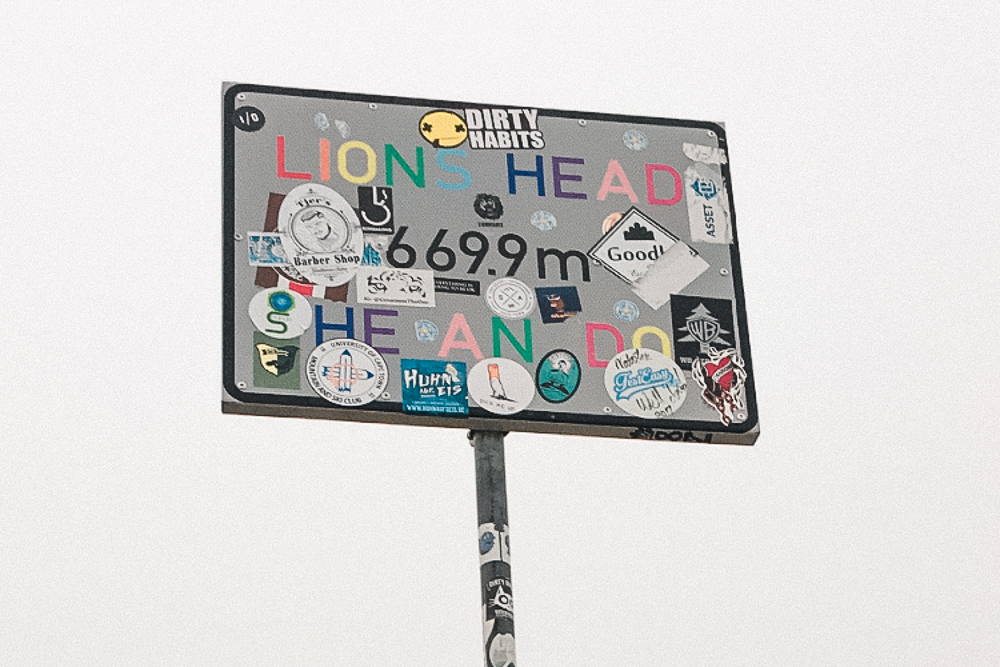 Placa no topo de Lion's Head