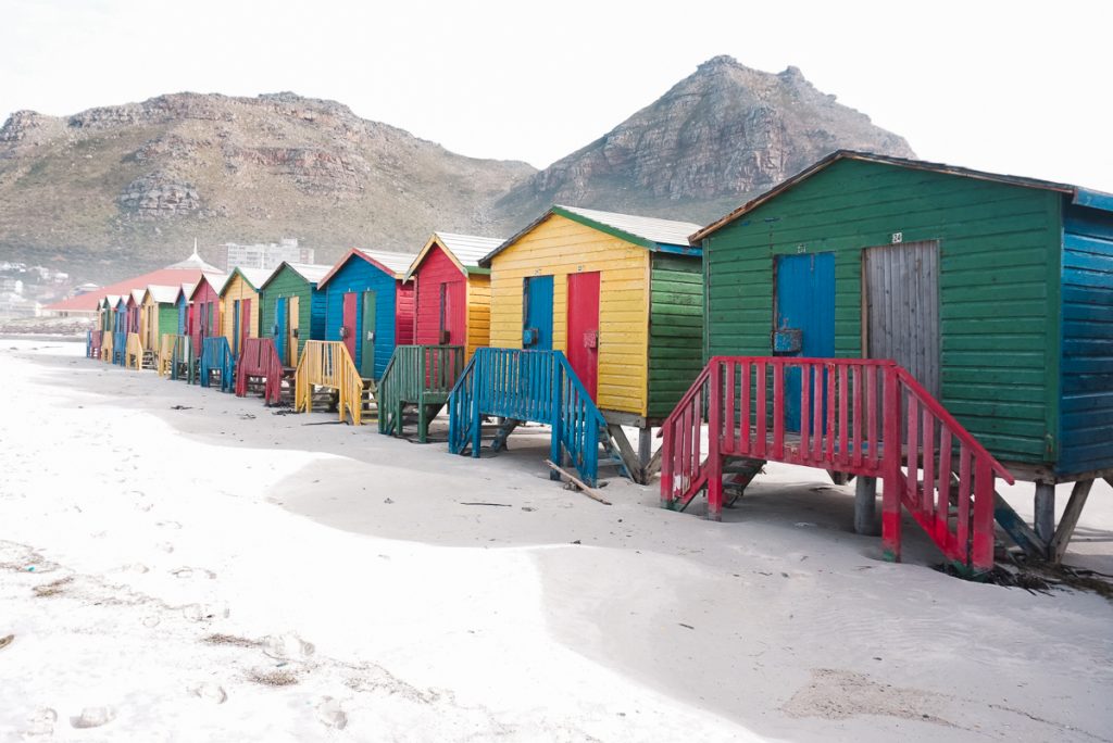 Vestiários coloridos em Muizenberg