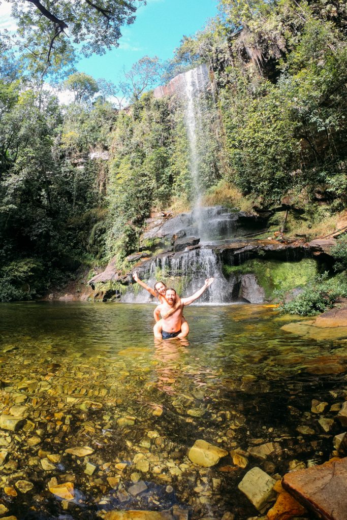 Vista da queda d'água da Cachoeira do Rosário, Pirenópolis