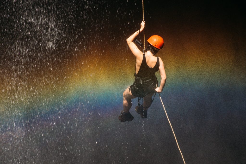 Rapel na Cachoeira do Funil, em Mambaí Rapel na Cachoeira do Funil, em Mambaí