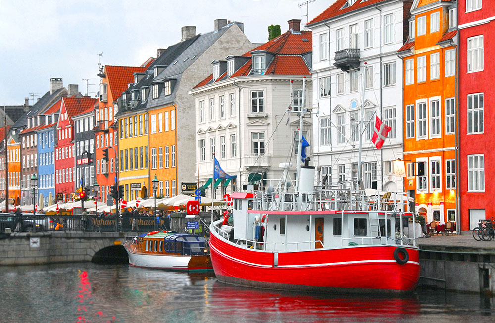 Casas coloridas de Nyhavn em Copenhagen