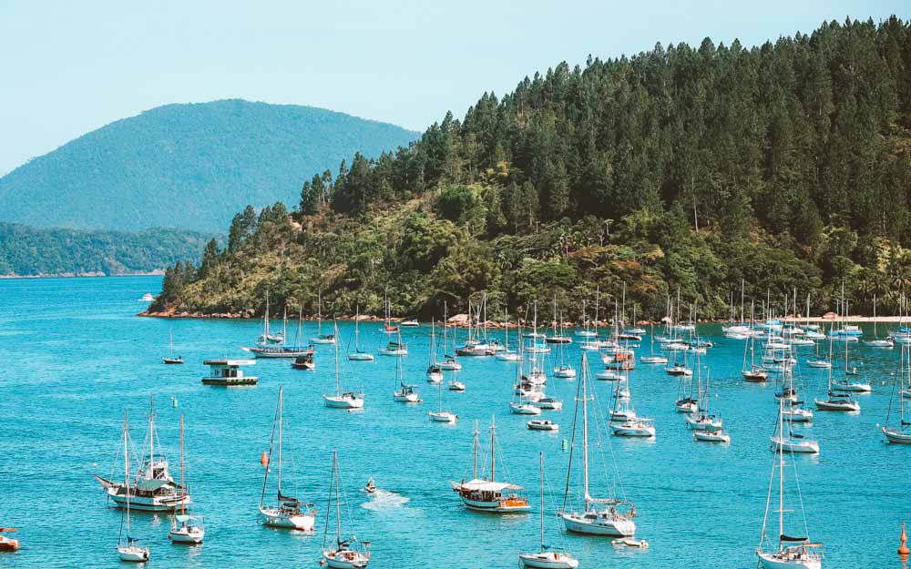 praia no litoral paulista: ubatuba