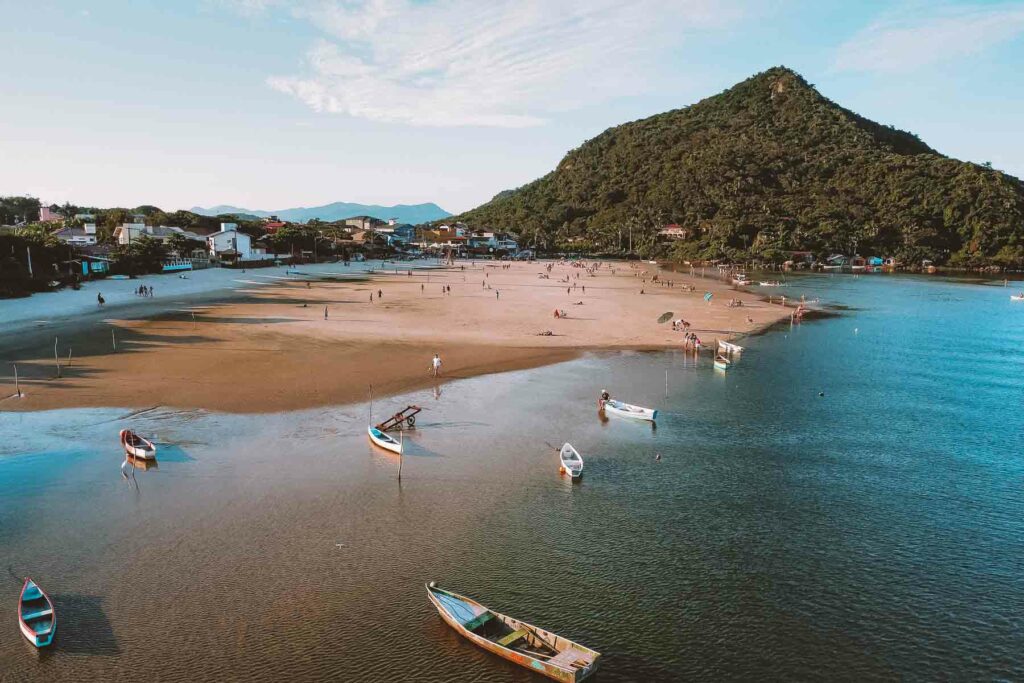 passeio de barco guarda do embau