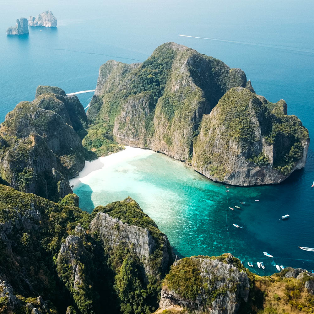 foto aérea de Maya Bay