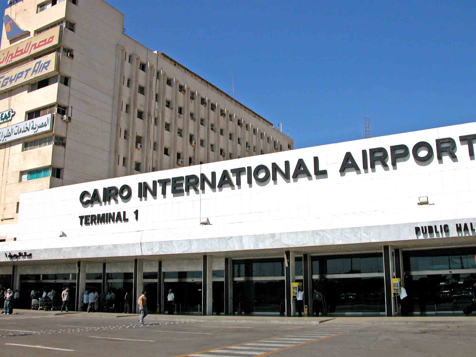 Lado de fora do Aeroporto internacional do Cairo