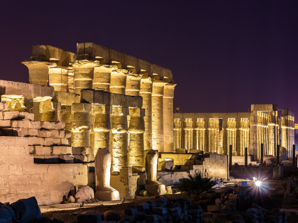 Luxor à noite