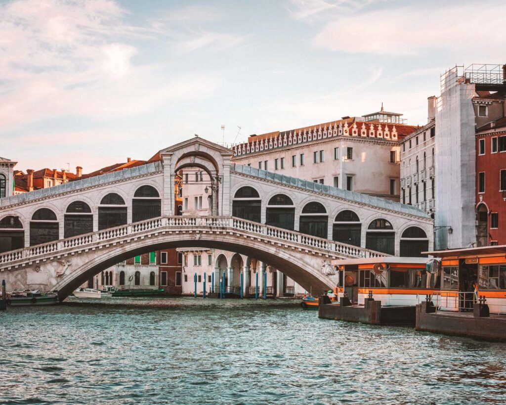 Hotel em Veneza com vista para o canal: 10 opções que os brasileiros amam