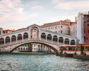 Hotel em Veneza com vista para o canal: 10 opções que os brasileiros amam