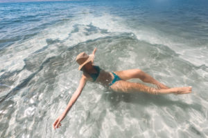 Mar Morto Jordânia: como foi flutuar num dos lagos mais salgados do mundo