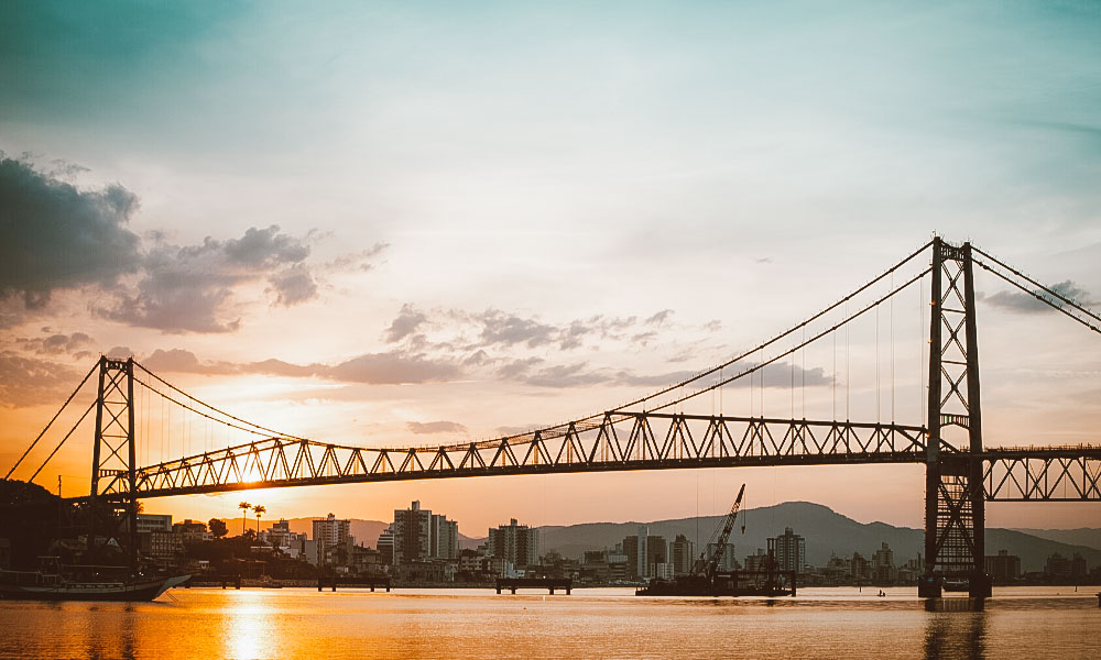 passeios em florianópolis ponte hercílio luz