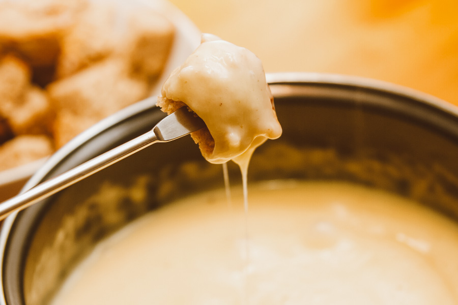 prato super tradicional na suíça: fondue