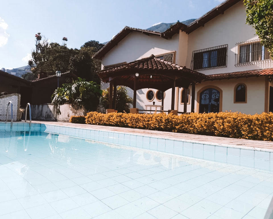 piscina do airbnb em teresópolis aconchegante