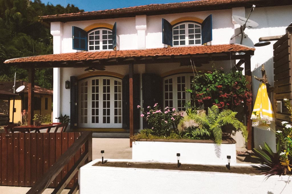 airbnb praia vermelha ilha grande