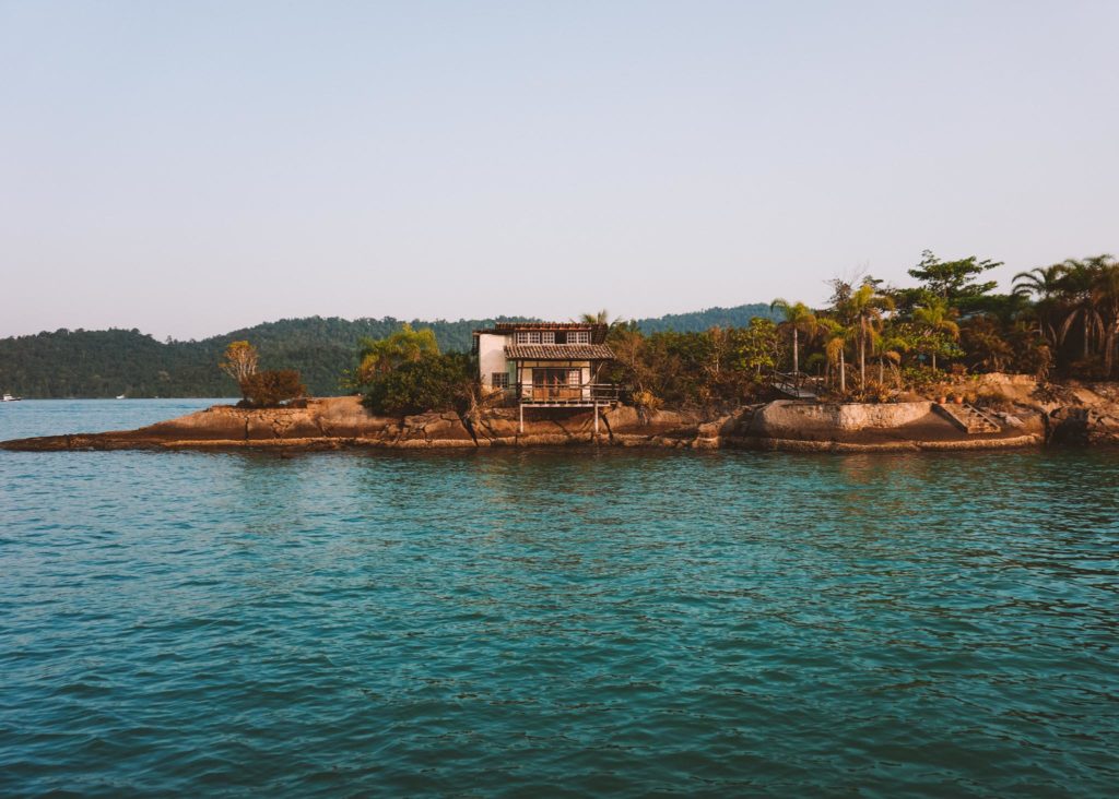 praias próprias para banho em paraty