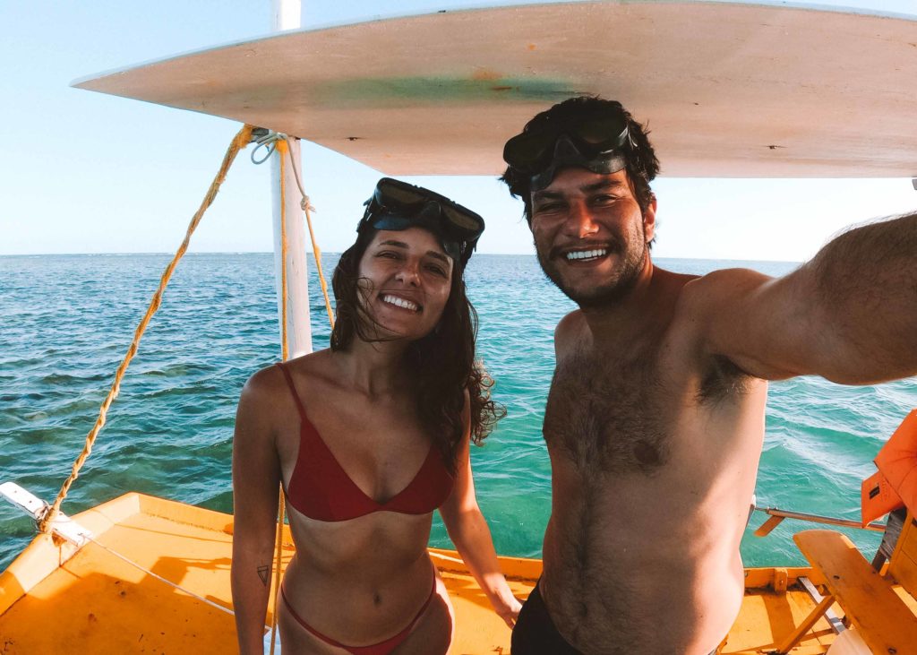 passeio de catamarã