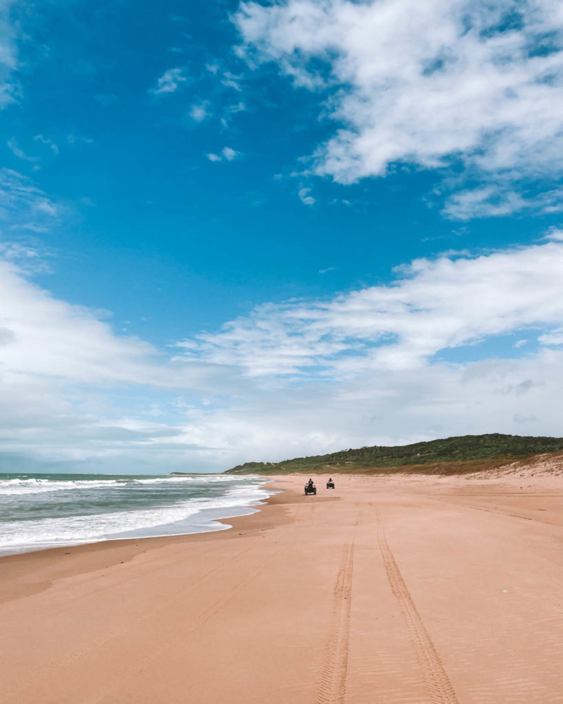 praia deserta em Baía Formosa