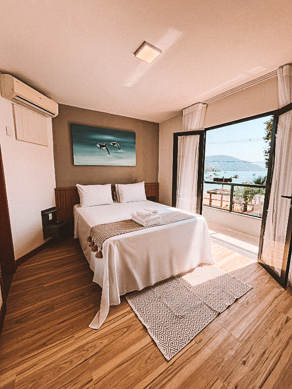 pousada pé na areia na vila do abraao