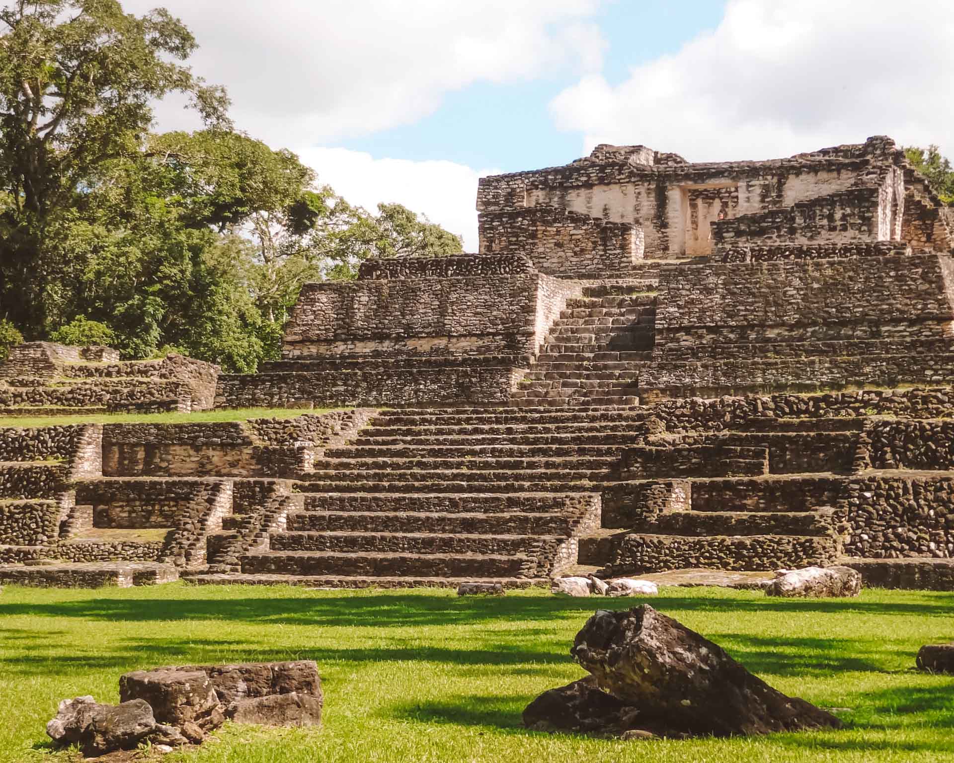 caracol belize