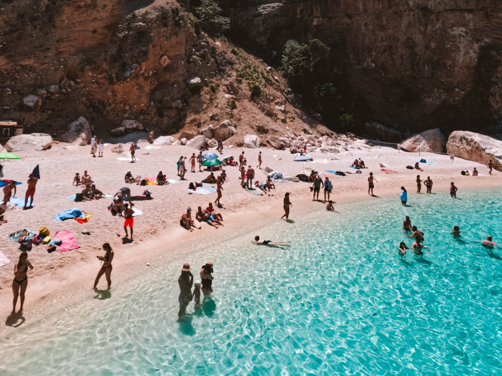 praias da sardenha para visitar de carro