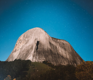 o que fazer em pedra azul
