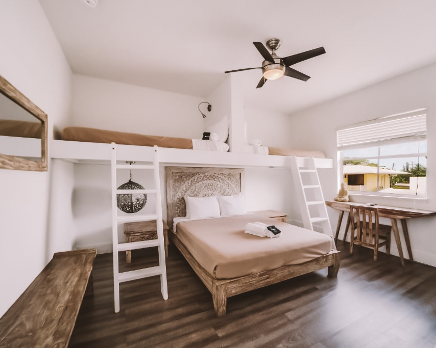 Quarto iluminado de estilo moderno no aparthotel Treehouse Hotel Miami no distrito histórico MiMo